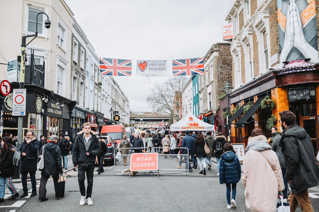 UK Retail Sales Surge 5% in April, Defying High Street Pessimism